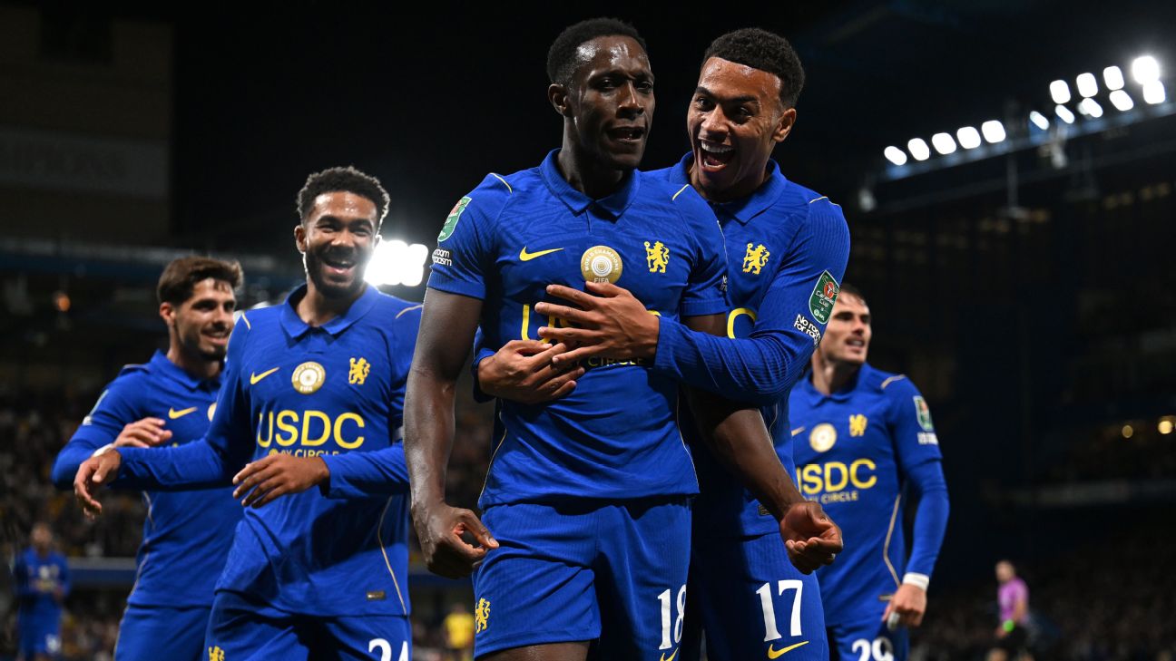 Jugadores del Chelsea festejan un gol en un partido de la Carabao Cup.