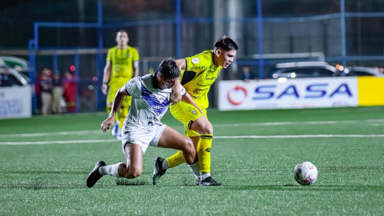 Jugadores de Recoleta y Amelaino se alistan para su choque en la fecha 17 del Clausura